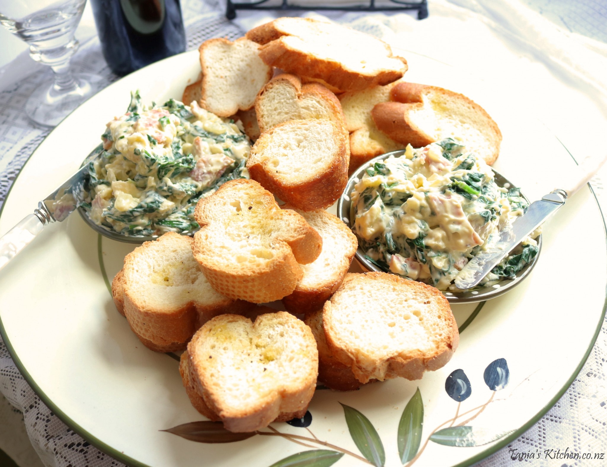 Spinach, Bacon & Onion Cheesy Dip