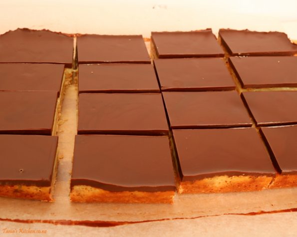 oaty caramel slice